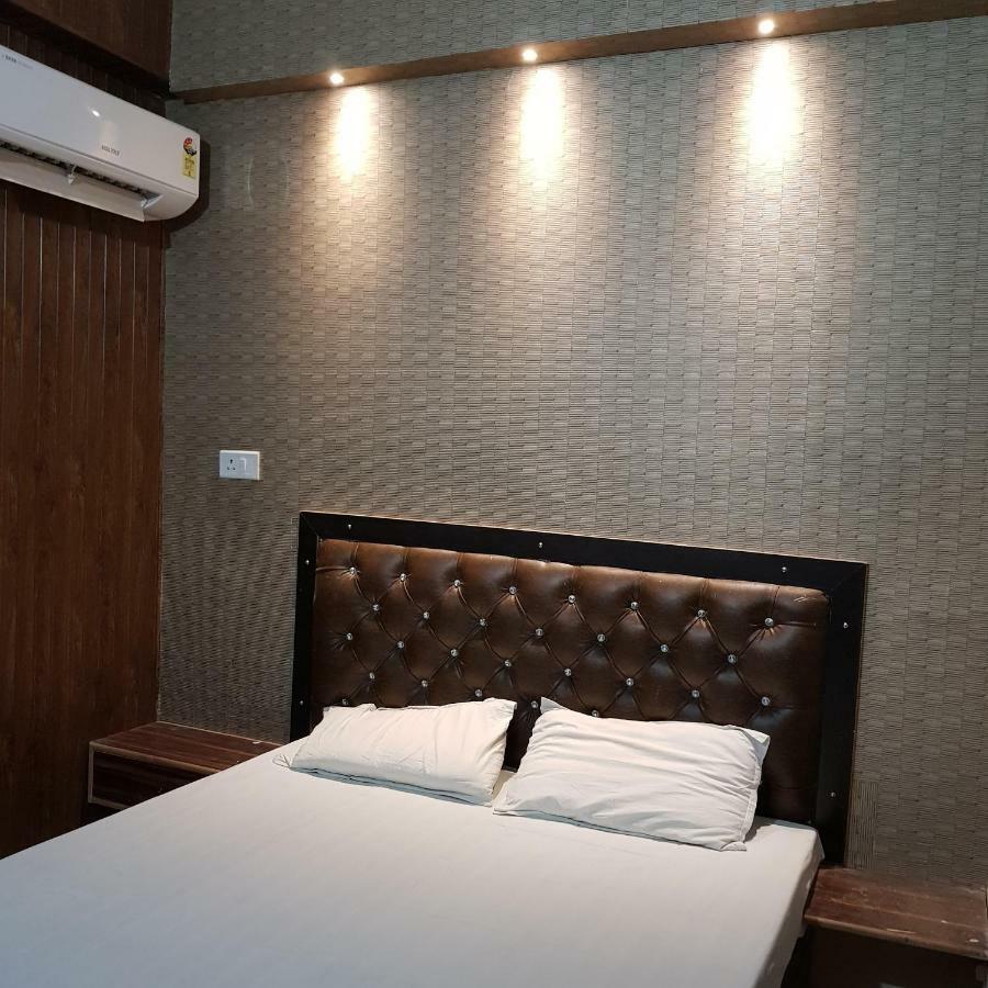 Hotel Varanasi Ganges מראה חיצוני תמונה