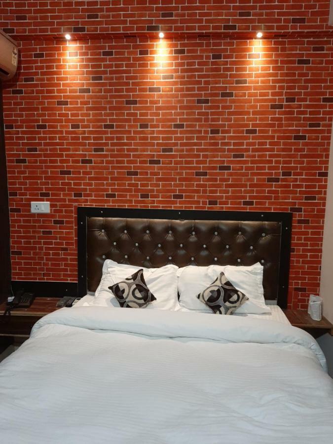 Hotel Varanasi Ganges מראה חיצוני תמונה