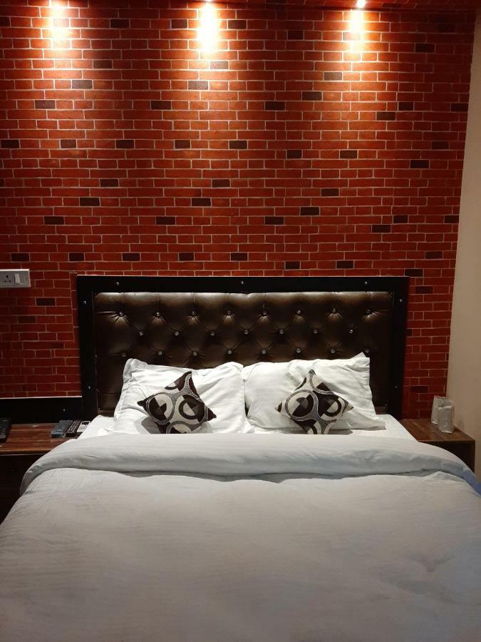Hotel Varanasi Ganges מראה חיצוני תמונה